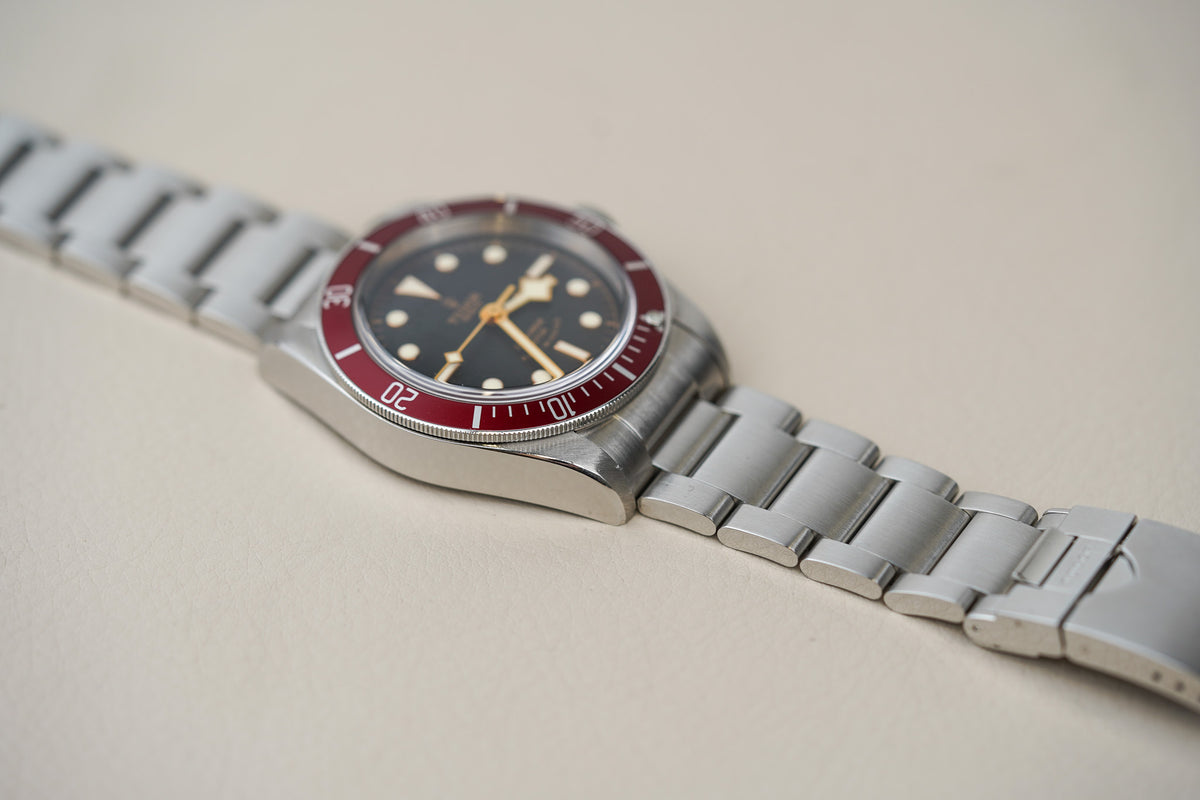 Tudor Black Bay Red 'Smiley' 79220R