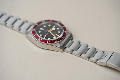 Tudor Black Bay Red 'Smiley' 79220R