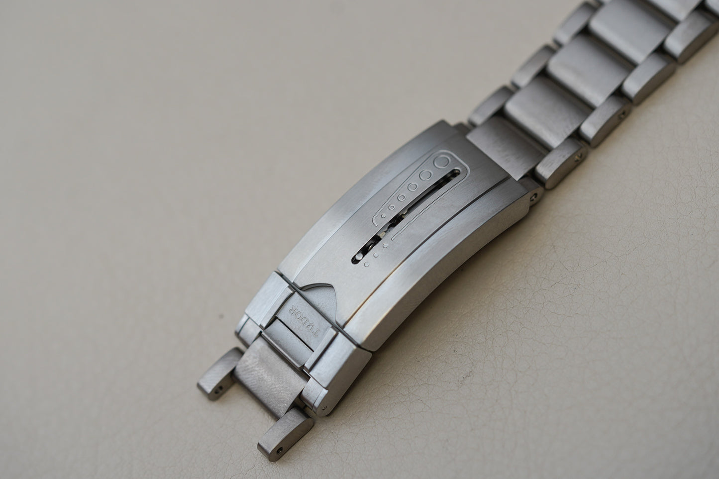 Tudor Pelagos LHD 25610T