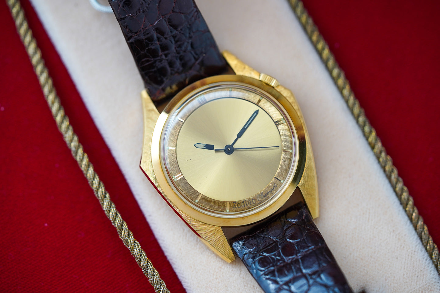 1970's Zodiac Olympos Mystery Dial Florentine Manta Ray 18k YG 4004 705